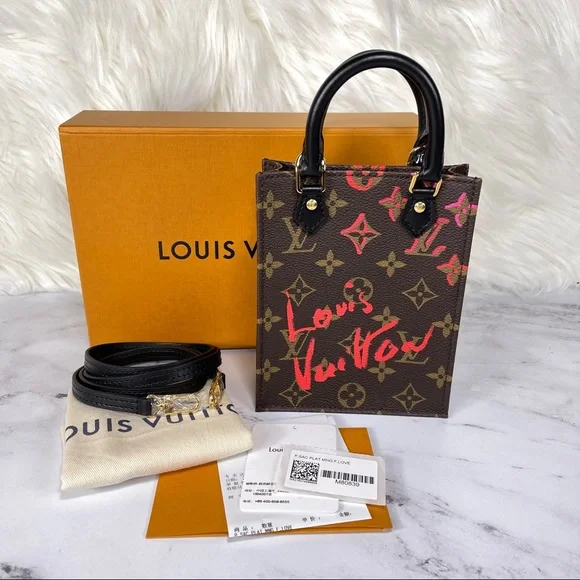 Louis Vuitton Fall in Love Petit Sac Plat - Picture 1 of 14